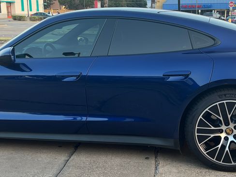 Used 2022 Porsche Taycan image 6