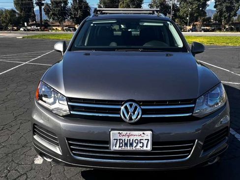 Used 2013 Volkswagen Touareg Sport image 4