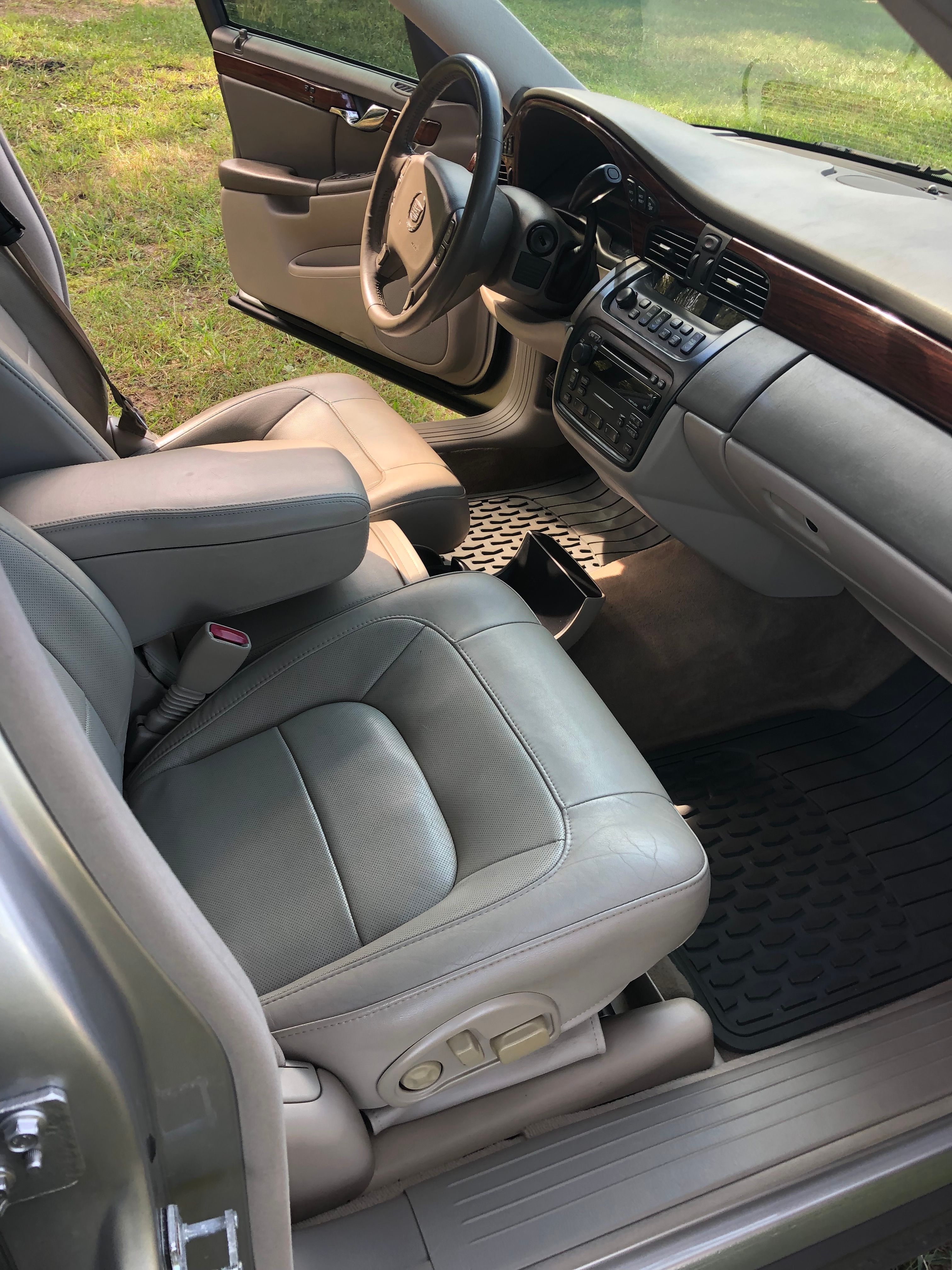 Used 2005 Cadillac De Ville FWD image 11
