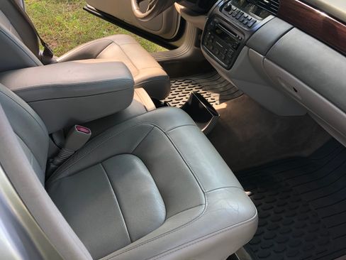 Used 2005 Cadillac De Ville FWD image 11