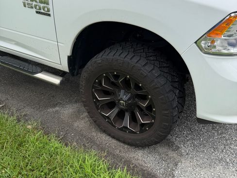 Used 2019 RAM 1500 Express w/ Express Value Package AWD/4WD image 5