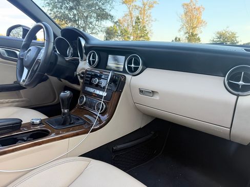 Used 2015 Mercedes-Benz SLK 250 image 15