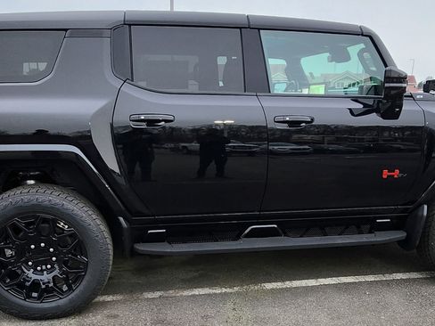 Used 2024 GMC Hummer EV 2X w/ LPO, Illumination Package image 11