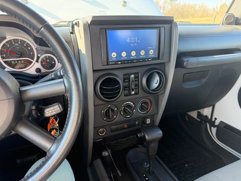 Used 2010 Jeep Wrangler Unlimited Sport image 20