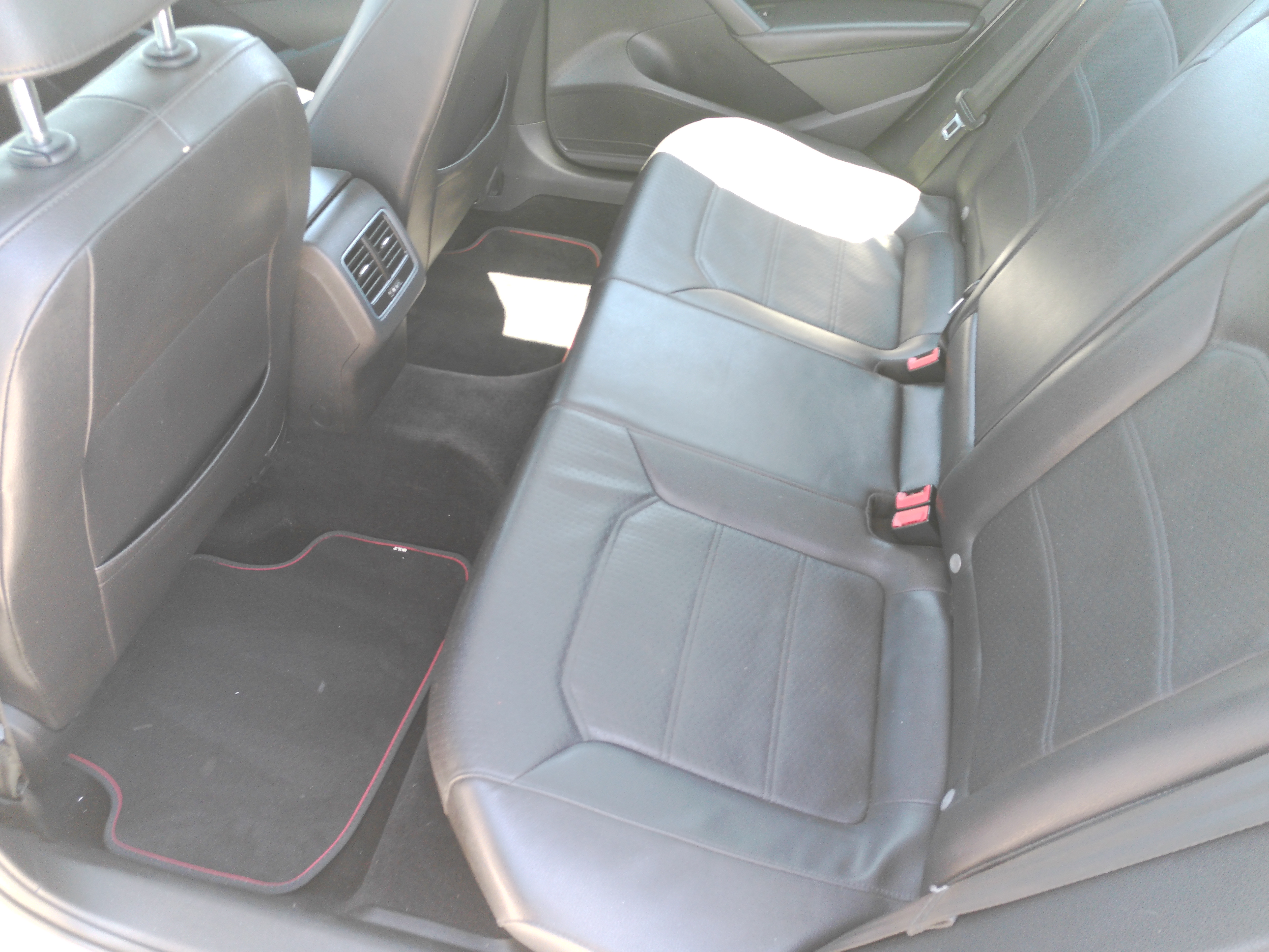 Used 2014 Volkswagen Passat 1.8T SE FWD image 13