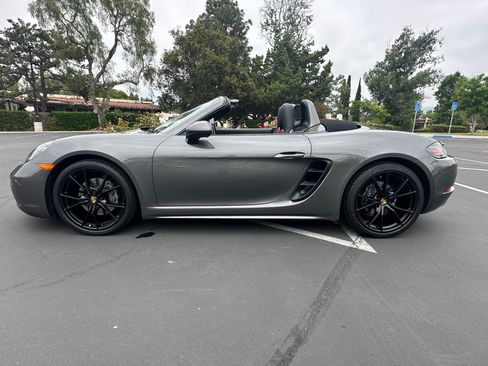 Used 2018 Porsche 718 Boxster image 2