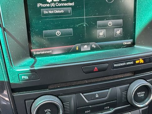 Used 2016 Ford Explorer XLT w/ Equipment Group 202A AWD/4WD image 20