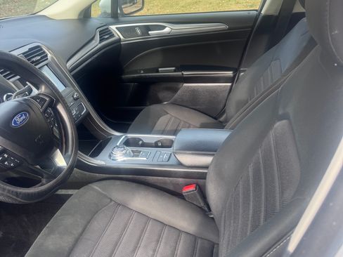 Used 2020 Ford Fusion SE image 10