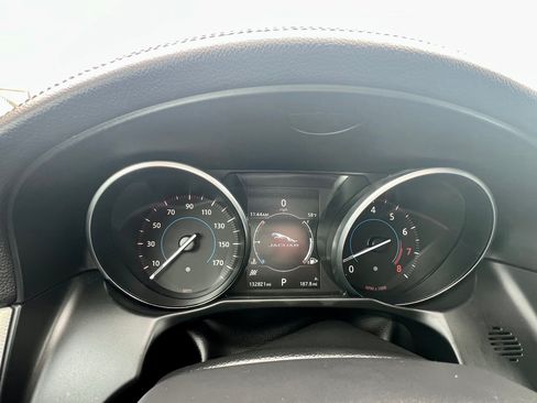 Used 2017 Jaguar XF Premium image 15