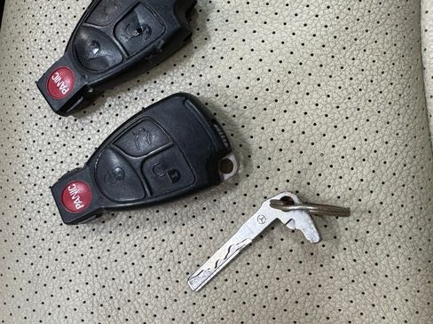 Used 2005 Mercedes-Benz E 320 CDI Sedan image 21