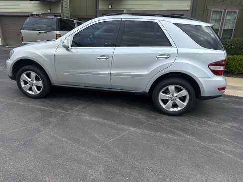 Used 2010 Mercedes-Benz ML 350 ML 350 Sport Utility 4D image 9