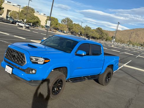 Used 2021 Toyota Tacoma TRD Sport w/ TRD Premium Sport Package image 11