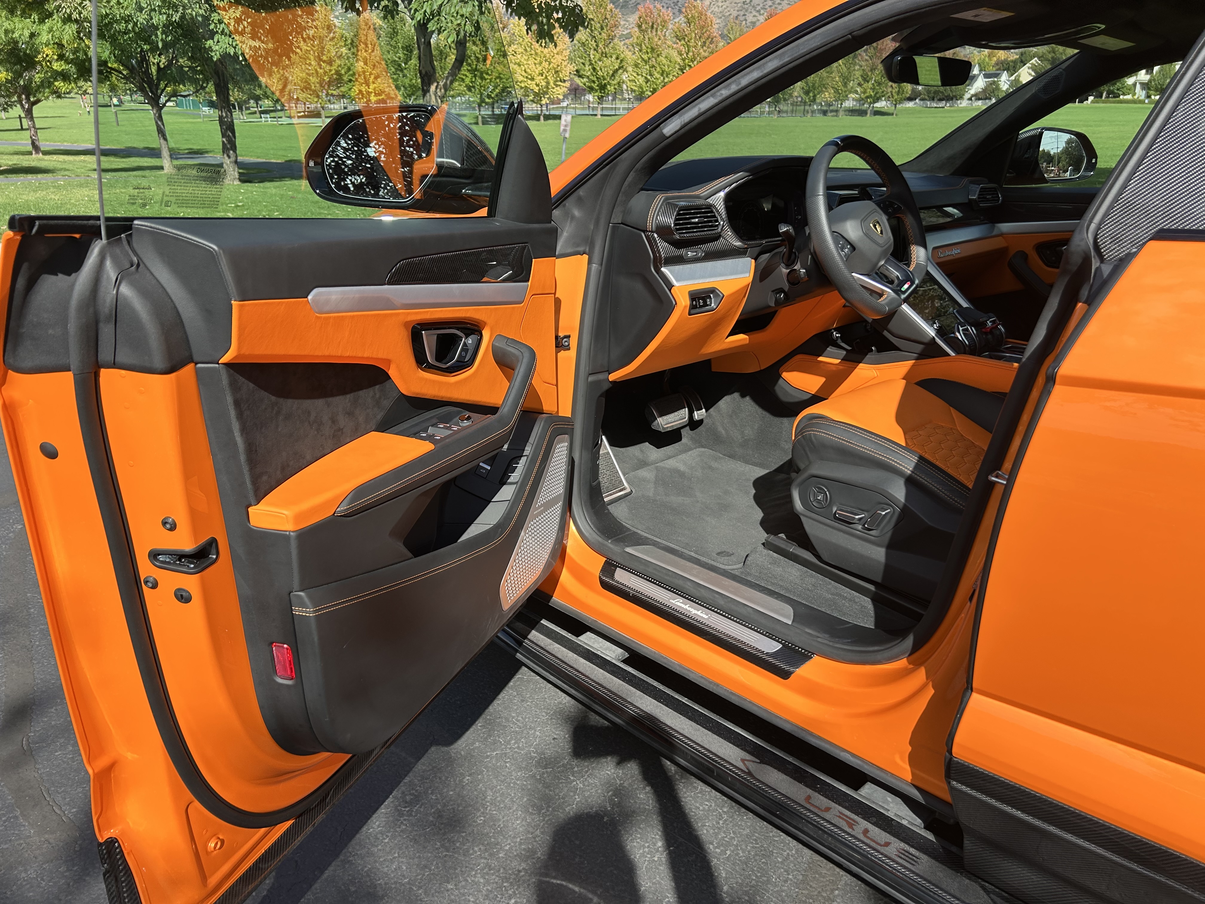 Used 2022 Lamborghini Urus AWD/4WD image 22