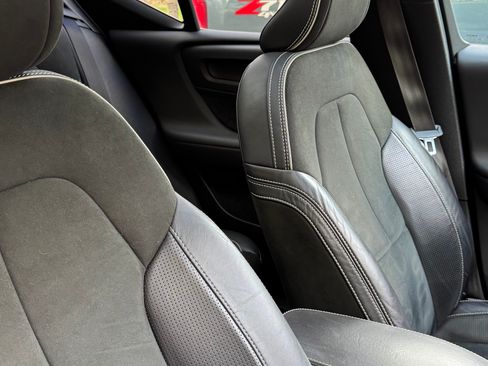 Used 2019 Volvo XC40 T5 R-Design AWD/4WD image 5
