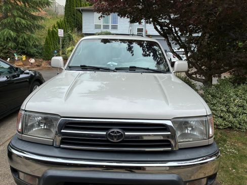 Used 1999 Toyota 4Runner SR5 AWD/4WD image 17