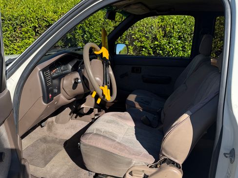 Used 1998 Toyota Tacoma 2WD Xtracab image 8