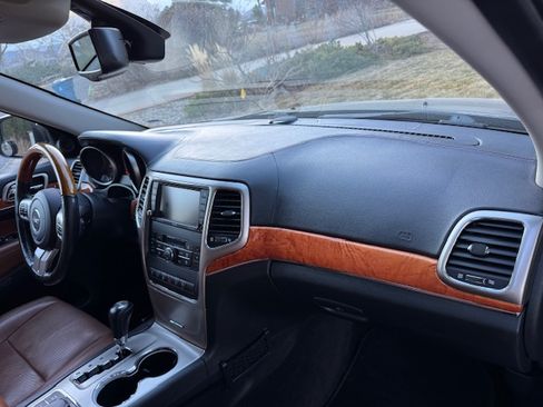 Used 2011 Jeep Grand Cherokee Overland image 23