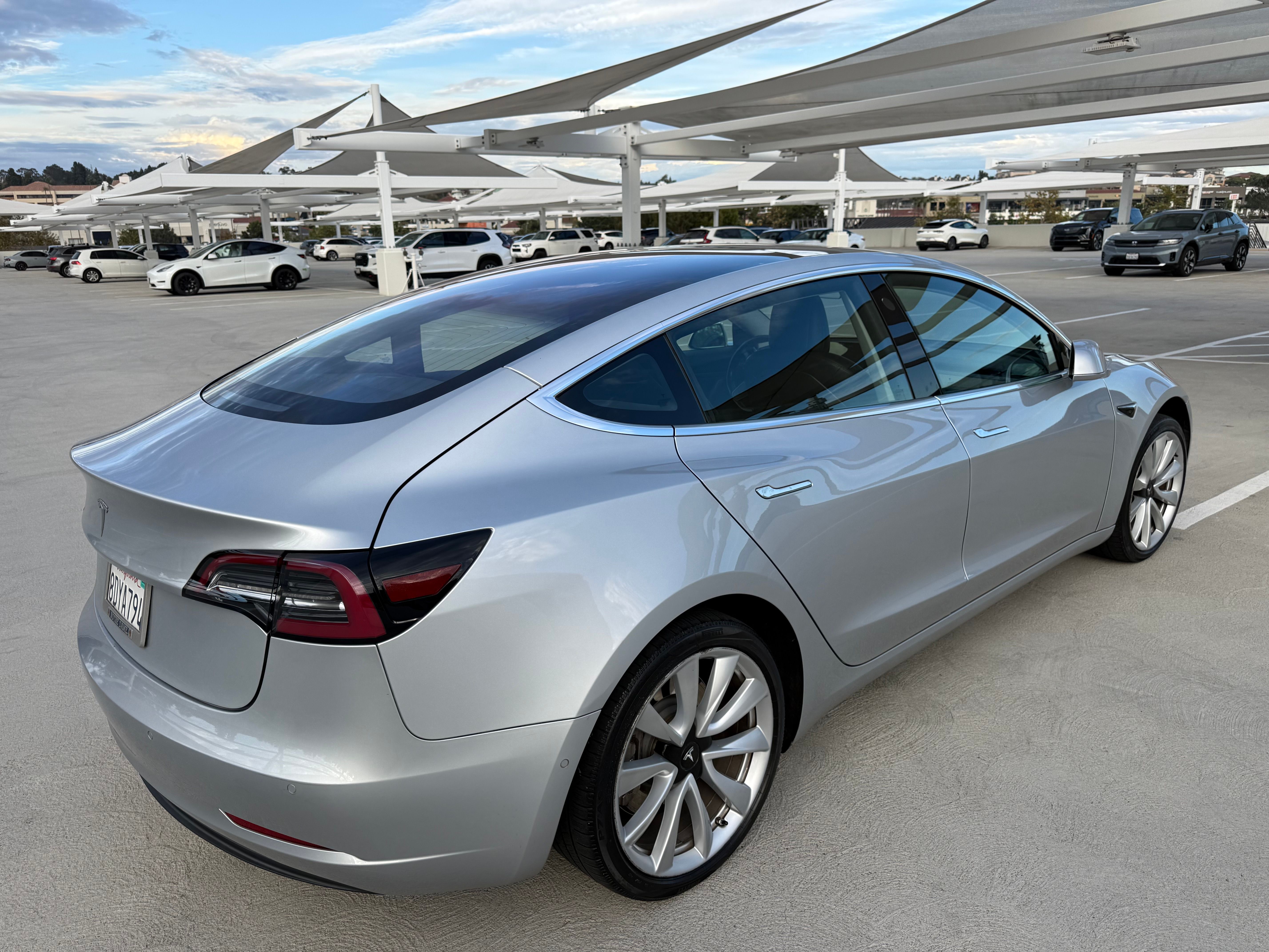 Used 2018 Tesla Model 3 Long Range RWD image 9