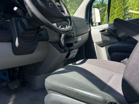 Used 2013 Mercedes-Benz Sprinter 2500 image 11