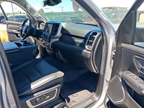 Used 2022 RAM 1500 Laramie AWD/4WD image 11
