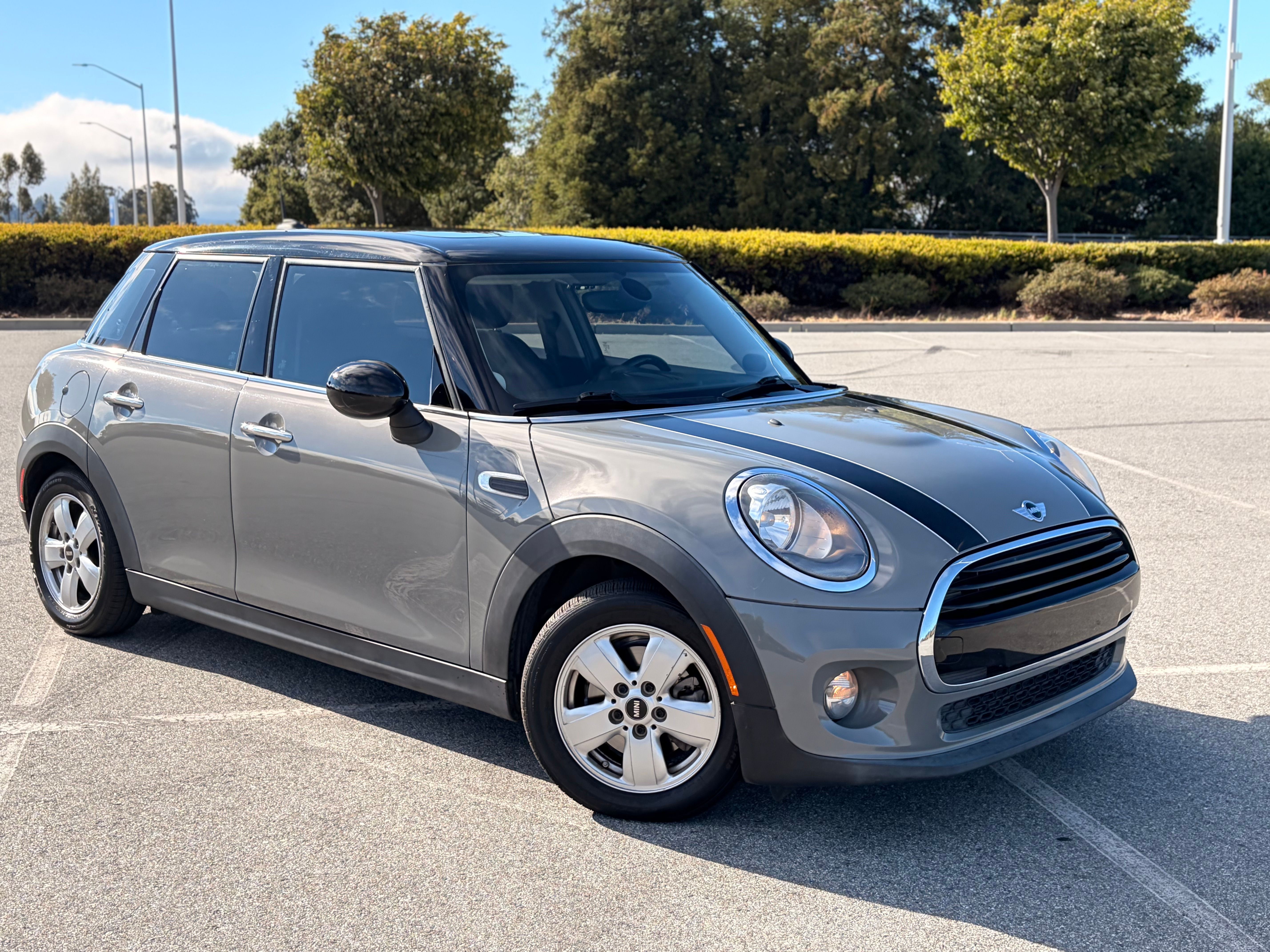 Used 2016 MINI Cooper 4-Door Hardtop FWD image 1