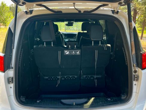 Used 2019 Chrysler Pacifica Limited w/ Advanced Safetytec Group FWD image 13