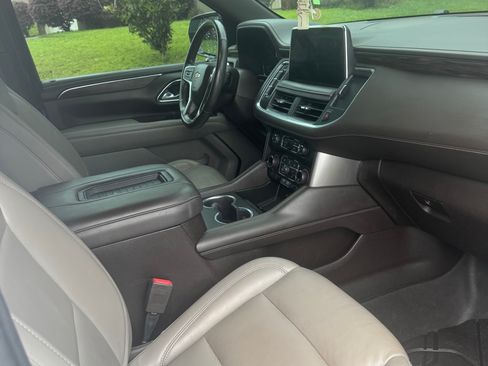 Used 2021 Chevrolet Tahoe LT w/ LT Signature Package RWD image 5