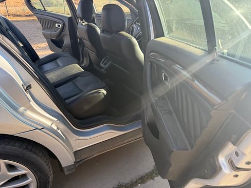 Used 2013 Ford Taurus Limited image 11