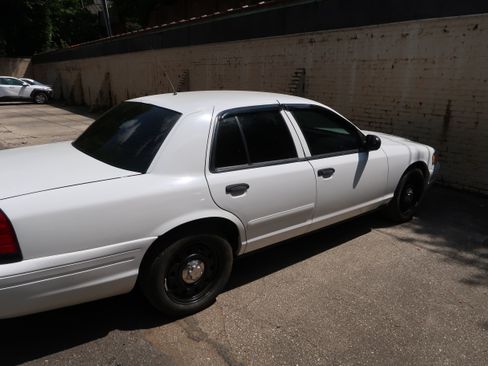 Used 2008 Ford Crown Victoria Police Interceptor image 13