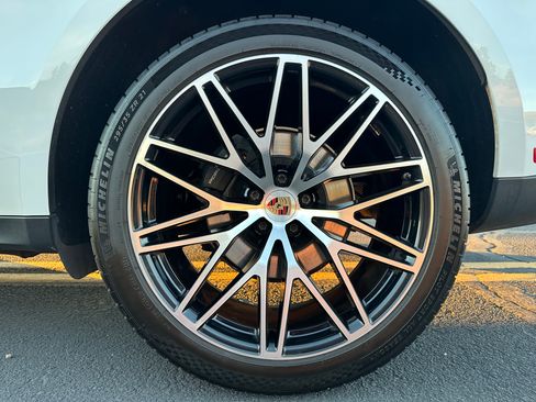 Used 2023 Porsche Macan image 19