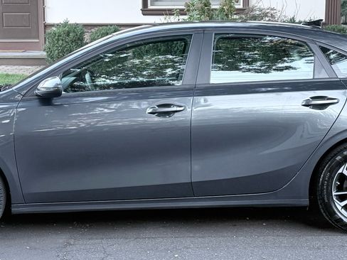 Used 2023 Kia Forte LXS w/ LXS Technology Package FWD image 5