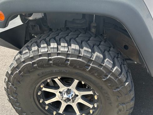 Used 2007 Jeep Wrangler Unlimited Rubicon w/ PWR Convenience Group AWD/4WD image 12