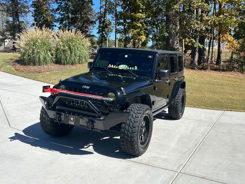 Used 2011 Jeep Wrangler Unlimited Rubicon w/ Call of Duty Group image 6