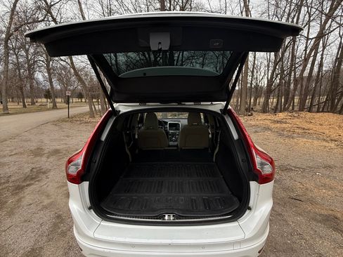 Used 2016 Volvo XC60 T6 Platinum w/ Climate Package image 14