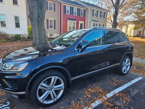 Used 2017 Volkswagen Touareg Executive image 4