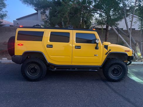 Used 2003 HUMMER H2 w/ Preferred Equipment Group image 16