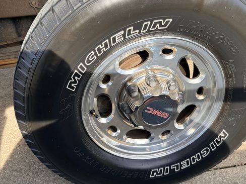 Used 2005 GMC Sierra 2500 SLT w/ Heavy-Duty Power Package image 14