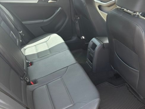 Used 2013 Volkswagen Jetta SE FWD image 10