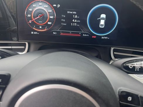 Used 2023 Hyundai Elantra Limited image 28