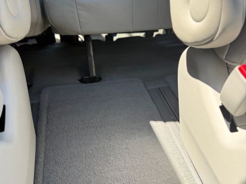 Used 2013 Toyota Sienna Limited w/ Premium Pkg FWD image 20