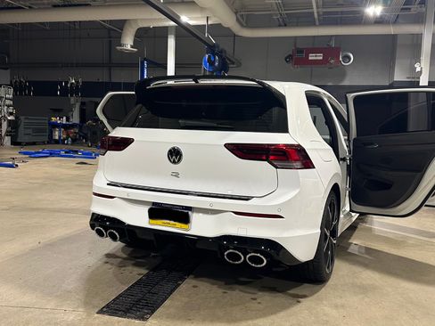 Used 2023 Volkswagen Golf R image 6