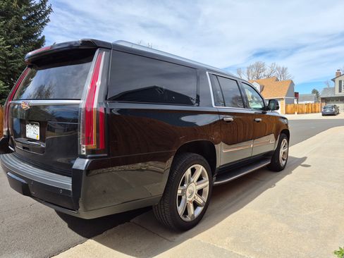 Used 2017 Cadillac Escalade ESV Luxury image 9