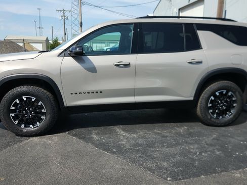 Used 2026 Chevrolet Traverse Z71 w/ LPO, Floor Liner Package AWD/4WD image 1