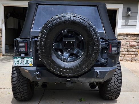 Used 2014 Jeep Wrangler Unlimited Rubicon w/ Connectivity Group AWD/4WD image 5