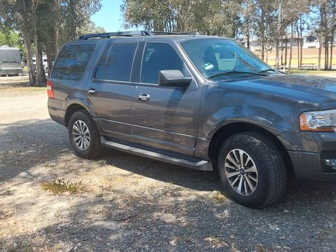 Used 2017 Ford Expedition XLT image 7
