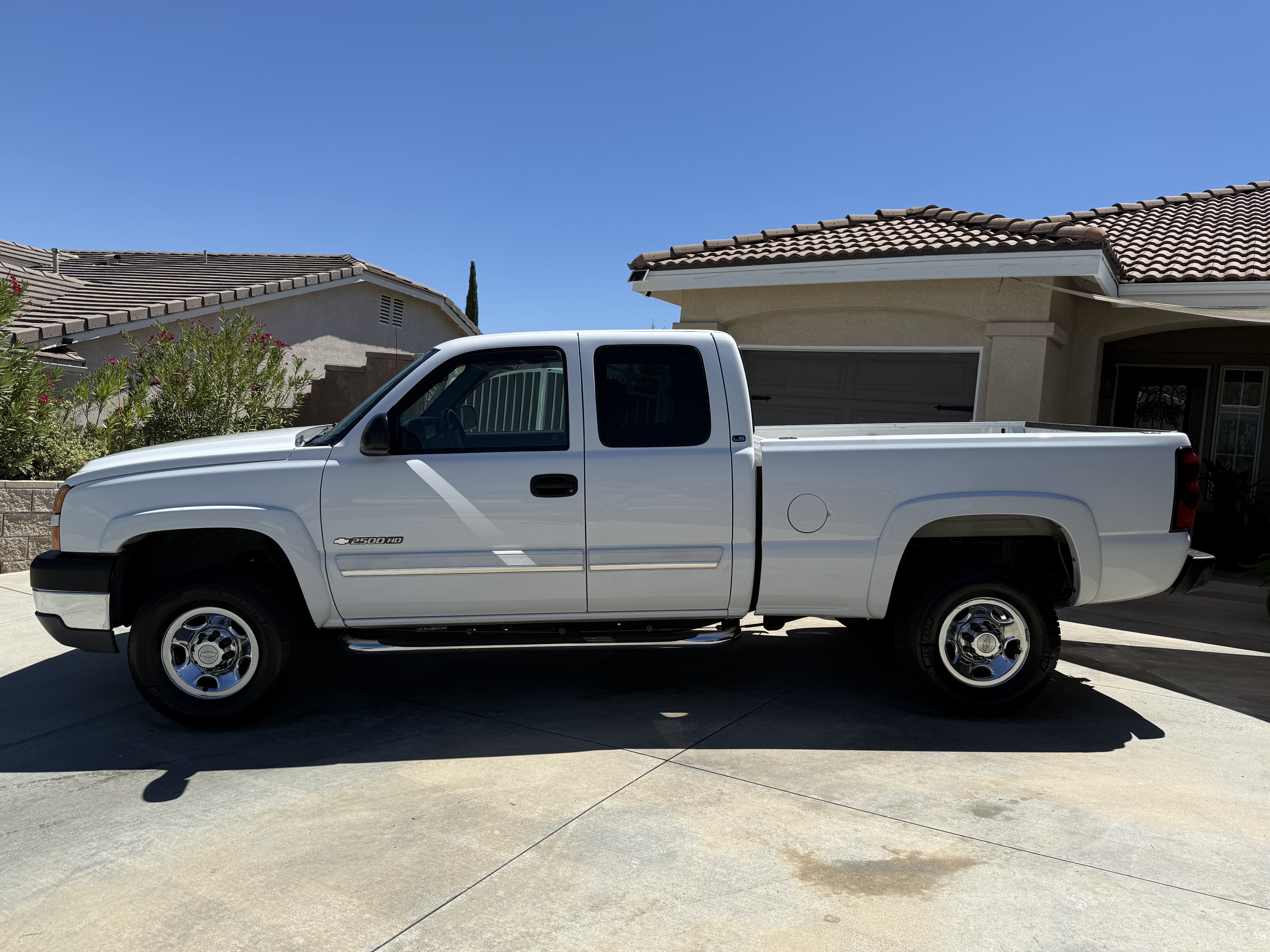 Used 2005 Chevrolet Silverado 2500 LS RWD image 5