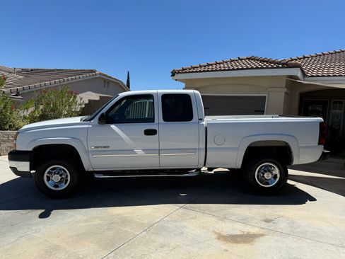 Used 2005 Chevrolet Silverado 2500 LS RWD image 5