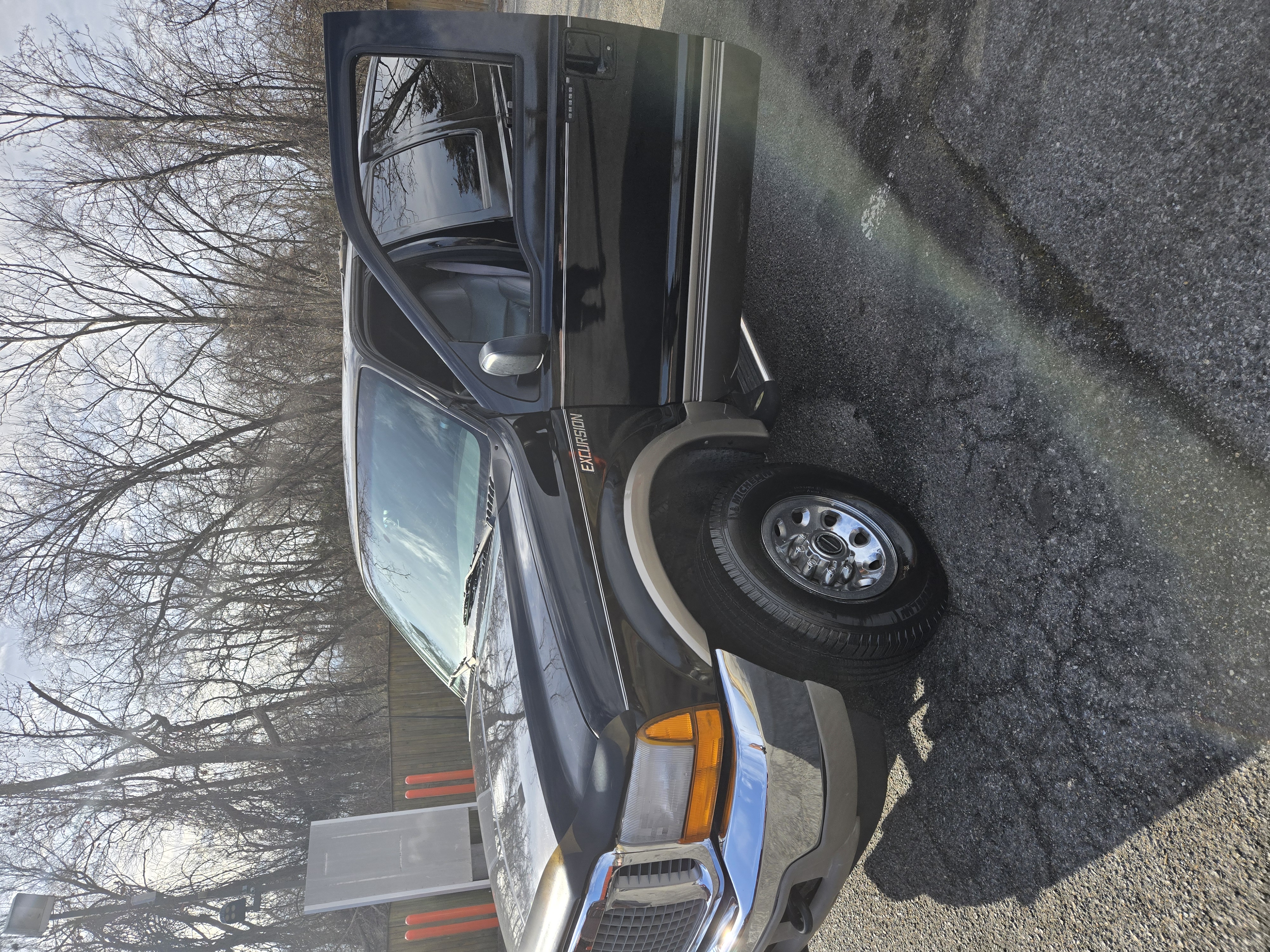 Used 2000 Ford Excursion Limited AWD/4WD image 4
