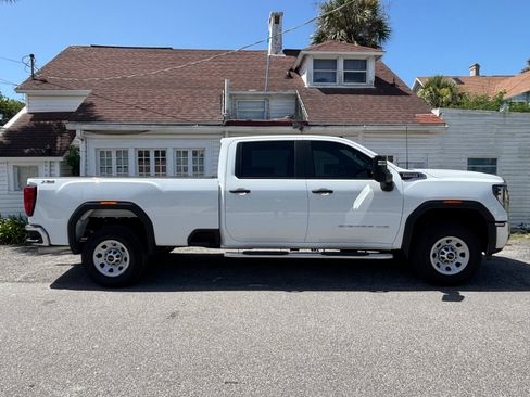 Used 2025 GMC Sierra 2500 Pro w/ 1SA Pro Safety Plus Package AWD/4WD image 5