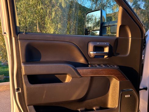 Used 2018 GMC Sierra 2500 Denali w/ Duramax Plus Package image 16